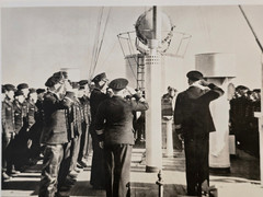 KRIEGSMARINE OFFICERS CAPTAIN SALUTE! Third Reich WW2 German Military Postcard