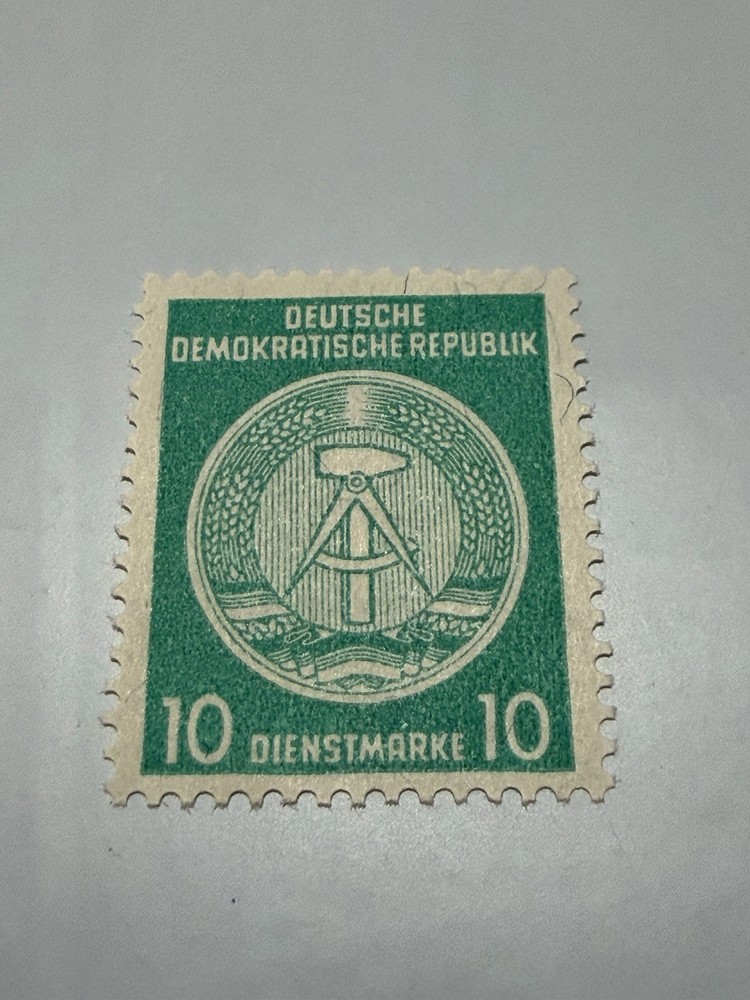 Vintage & UNUSED! 1952 Deutsche Demokratische Republik German Green Stamp!