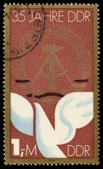 GERMANY DDR 2442 – Democratic Republic „Arms and Peace Dove“ (pc19098)