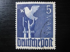 GERMANY POST WWII OCCUPATION Mi. #962 used stamp w/ nice paper fold!