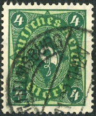 Germany 1921 #152 4m deep green & yellow green, Post Horn, wmk 125 lozenges,used