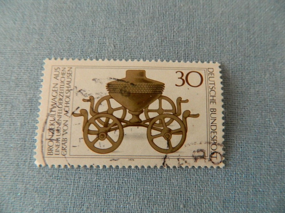 Vintage POST STAMP DEUTCHSCHE BUNDESPOST Bronze Kultwagen AUS 1976