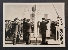 KRIEGSMARINE OFFICERS CAPTAIN SALUTE! Third Reich WW2 German Military Postcard