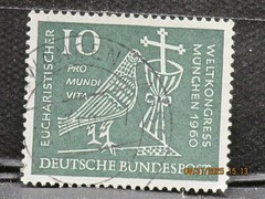 The listing:(1)1960 Deutsche Eucharistic World Congress 10 Pfg Postage Stamp-LH