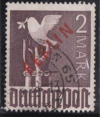 GERMANY BERLIN 1948 USED REACHING FOR PEACE DOVE BIRD