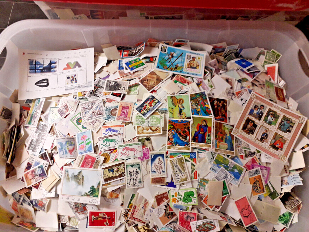 Stamps PAPERLESS everything must go out lot.From FRG-World-Ca 2000 stamps blocks