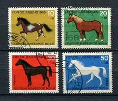Germany – Berlin : Beautiful Horse set from 1969 – used